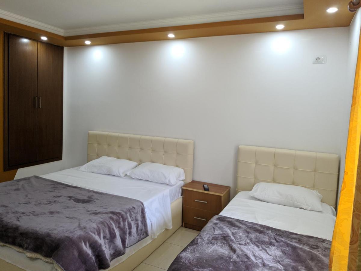 Guesthouse Alvi Permet Luaran gambar