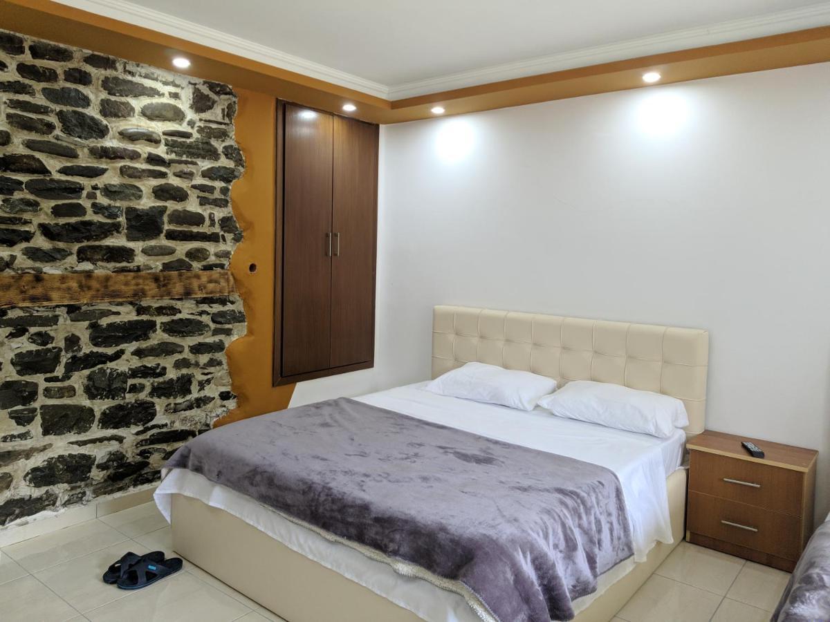 Guesthouse Alvi Permet Luaran gambar